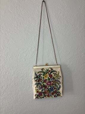 Vintage Floral Needlepoint Tapestry Handbag 8x8 Gold Frame Chain Strap